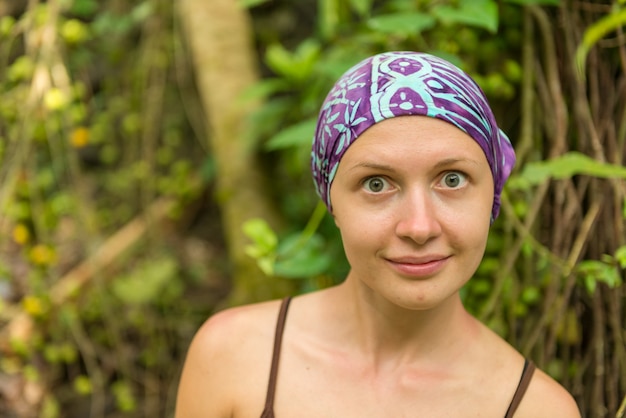 Portrait d'une belle jeune femme