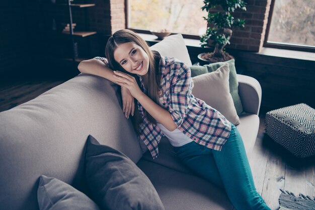 Portrait d'une belle jeune femme