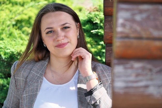 Portrait d&#39;une belle jeune femme