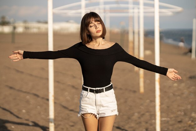 Portrait d'une belle jeune fille