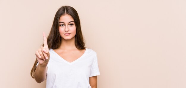 Portrait d'une belle jeune fille