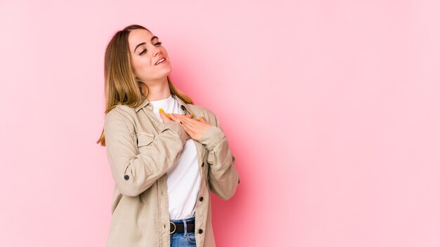 Portrait d'une belle jeune fille