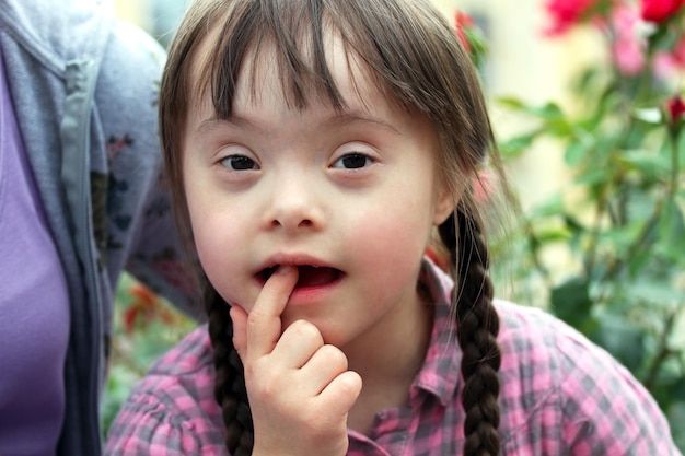 Portrait de belle jeune fille.