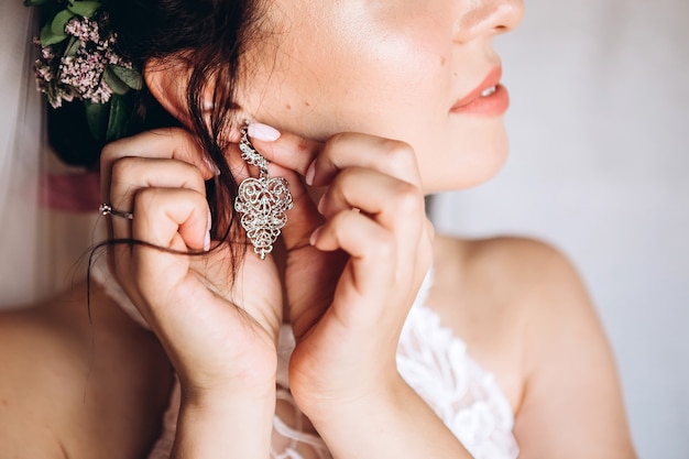 Portrait d'une belle jeune mariée