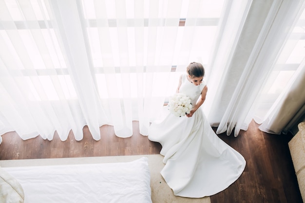 Portrait d'une belle jeune mariée