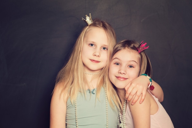 Portrait de belles petites filles