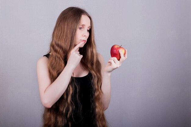 portrait, de, caucasien, femme, à, pomme