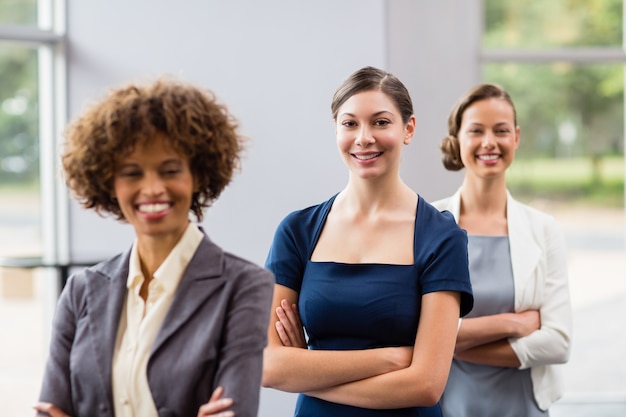 Portrait de chefs d'entreprise confiants et beaux