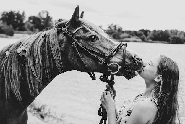 Portrait d'un cheval dans un ranch