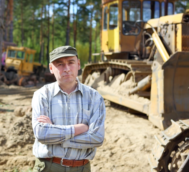 Portrait d'un conducteur d'engins de chantier