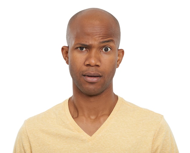 Photo portrait confus et homme noir avec doute pourquoi et modèle isolé sur fond de studio blanc visage personne africaine et gars avec réaction d'expression et omg avec emoji wow et révision avec rétroaction