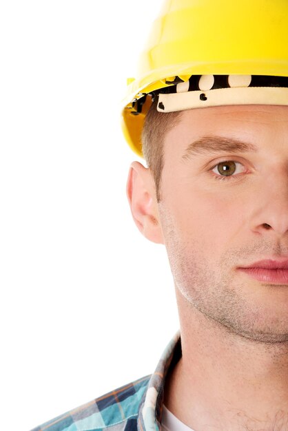 Photo portrait coupé d'un homme portant un chapeau jaune sur fond blanc