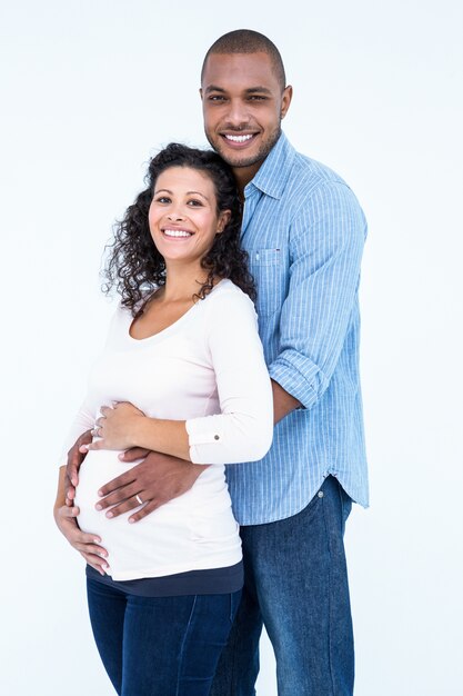 Portrait de couple sur fond blanc