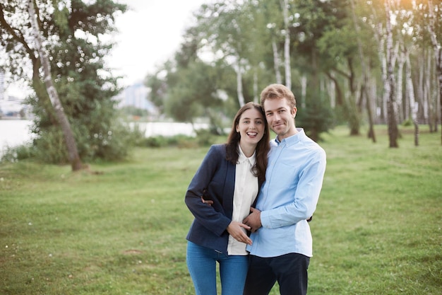 Portrait d'un couple heureux amoureux