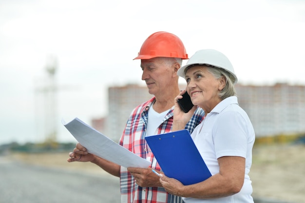 portrait, de, couples aînés, à, chantier