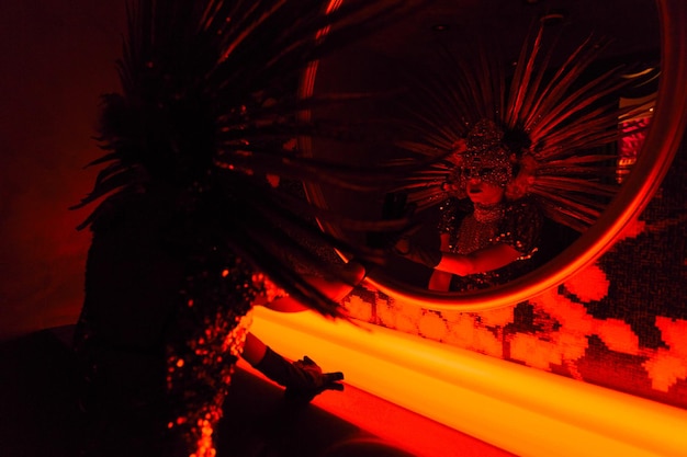 Portrait d'une danseuse dans une boîte de nuit