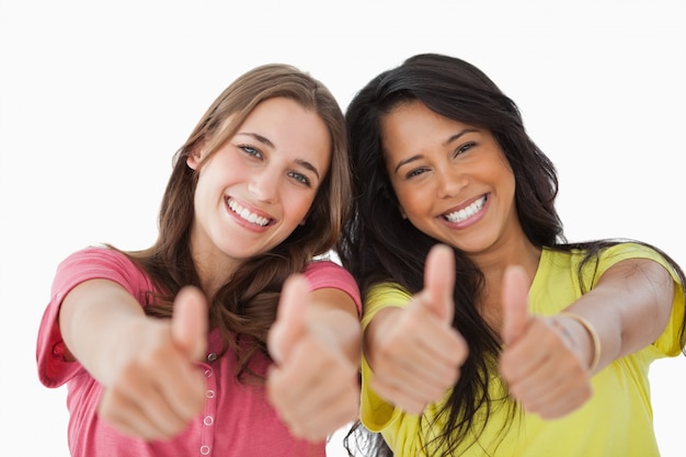 Photo portrait de deux étudiantes