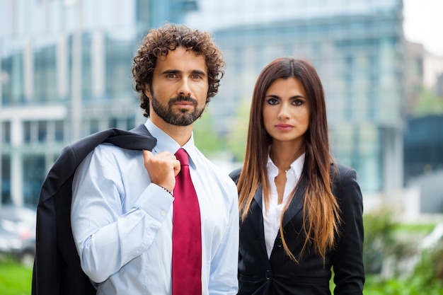 Portrait de deux hommes d&#39;affaires