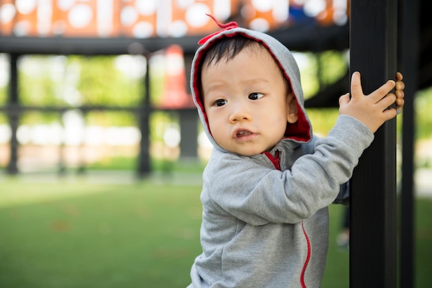 Portrait du petit garçon asiatique