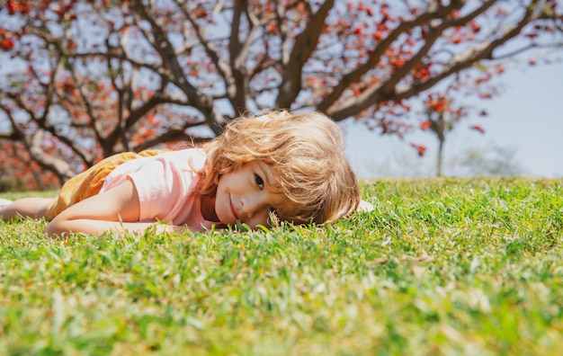 Portrait d'enfant caucasien