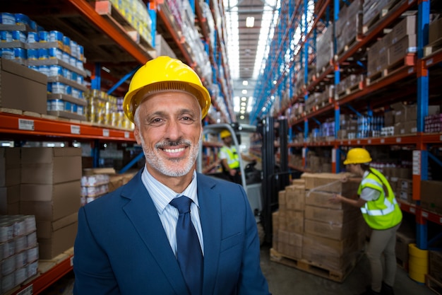 Portrait, entrepôt, directeur, Sourire