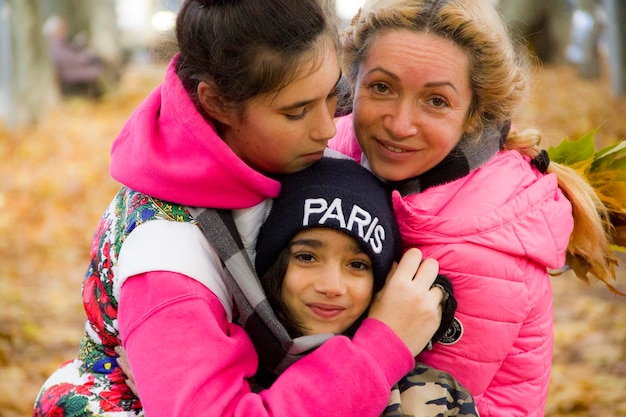 Photo portrait d'une famille heureuse