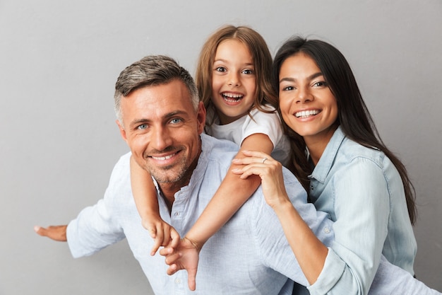 Portrait d'une famille heureuse