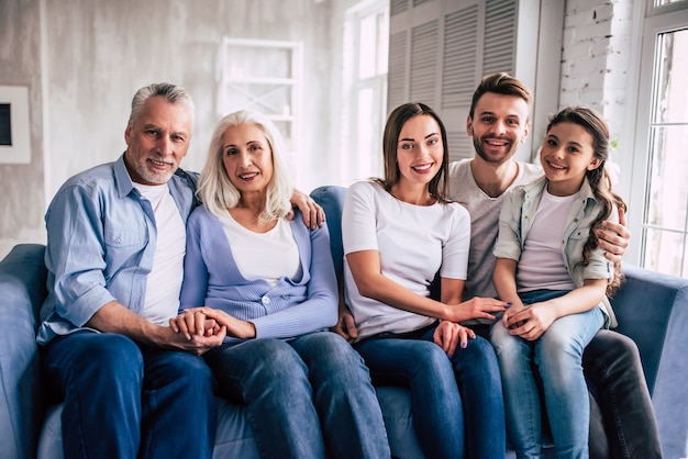 Le portrait de la famille multigénérationnelle