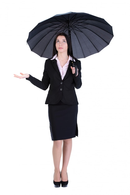 Portrait d'une femme d'affaires belle avec un parapluie.