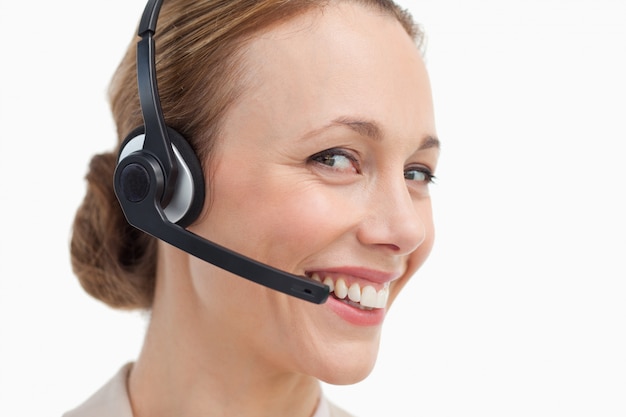 Portrait d&#39;une femme d&#39;affaires avec un casque