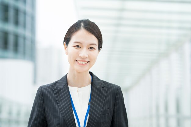 Portrait de femme d'affaires jeune asiatique