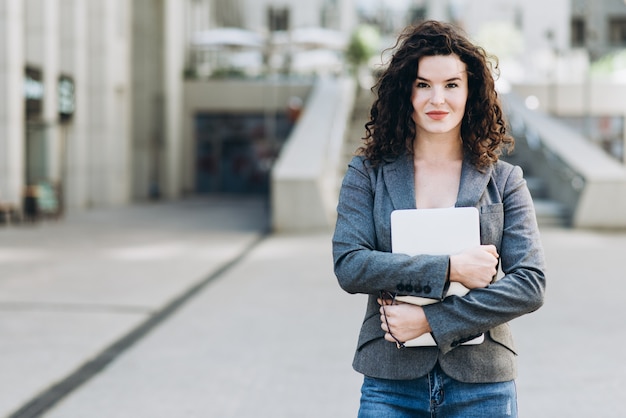 Portrait de femme d&#39;affaires moderne