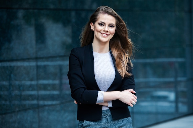 Photo portrait de femme d'affaires prospère