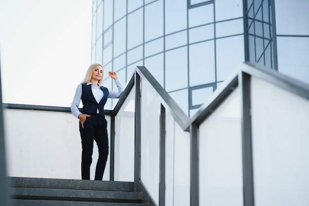 Portrait d&#39;une femme d&#39;affaires souriant