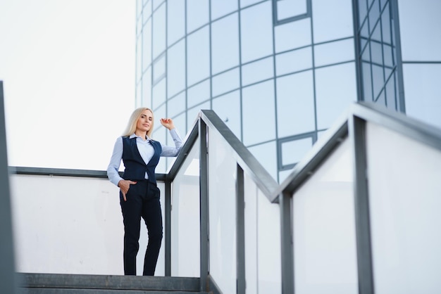 Portrait d&#39;une femme d&#39;affaires souriant