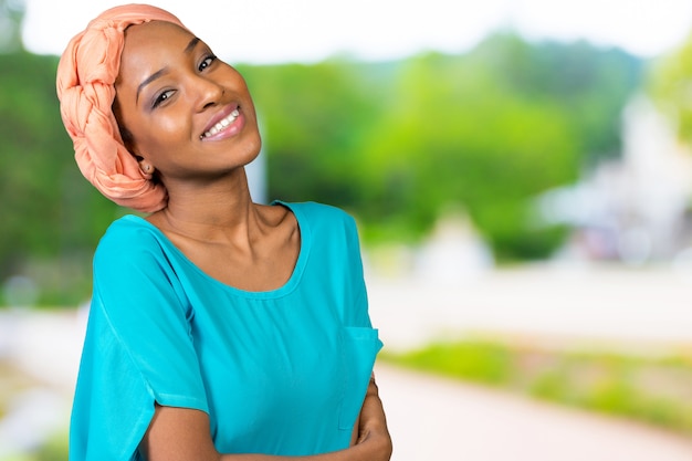 Portrait de femme afro-américaine heureuse