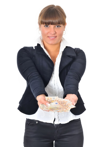 Portrait de femme blanche caucasienne souriante gagne et gagne de l'argent en espèces.