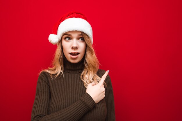 portrait femme avec bonnet de noel