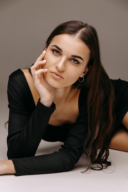 portrait d'une femme brune belle femme