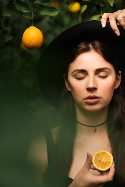 Portrait, femme, chapeau