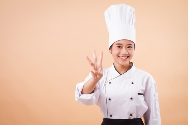 Portrait de femme chef joyeux