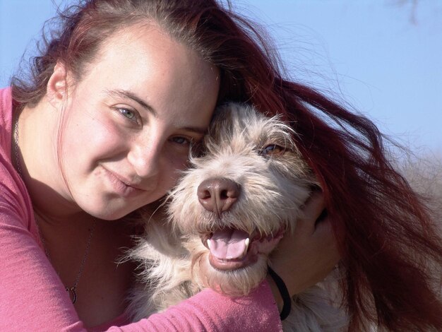 Portrait d'une femme avec un chien