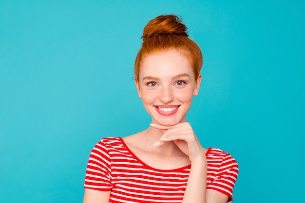 Portrait femme avec coiffure chignon