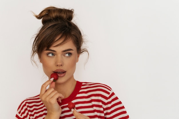 Portrait de femme avec une coiffure tendance