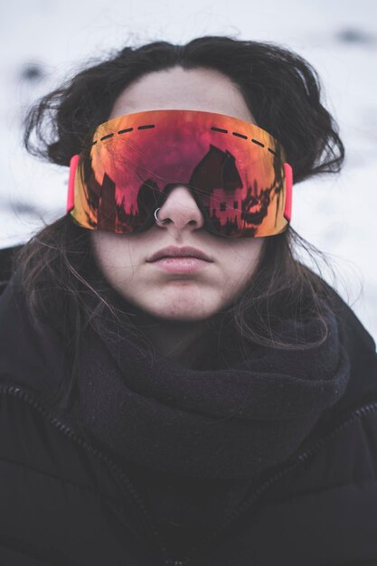 Photo portrait d'une femme avec de la crème glacée