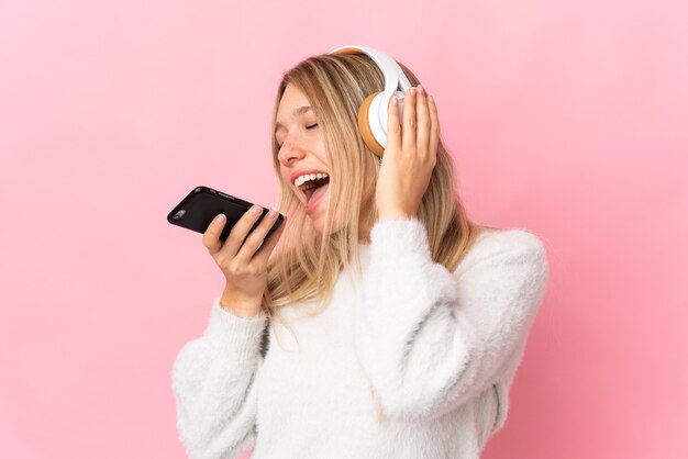 portrait femme écoute de la musique