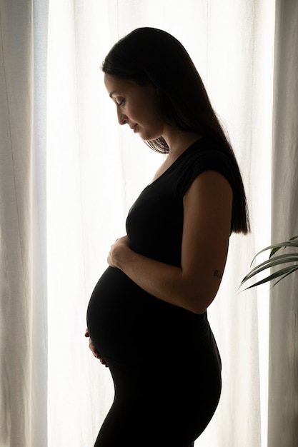 Portrait de femme enceinte de 30 semaines