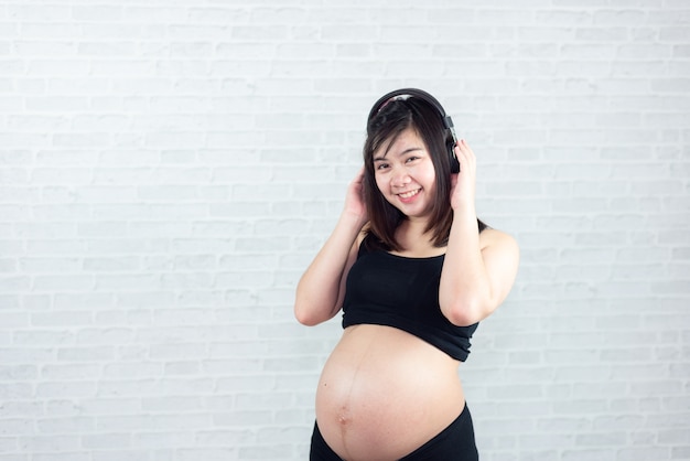 Portrait de femme enceinte en Asie