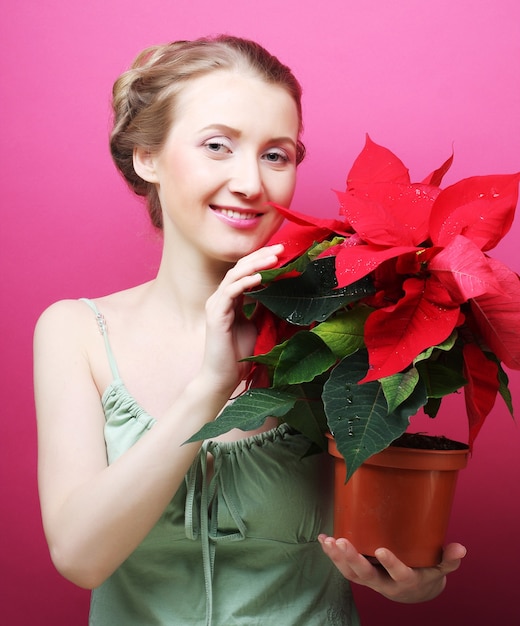 Photo portrait de femme avec une fleur