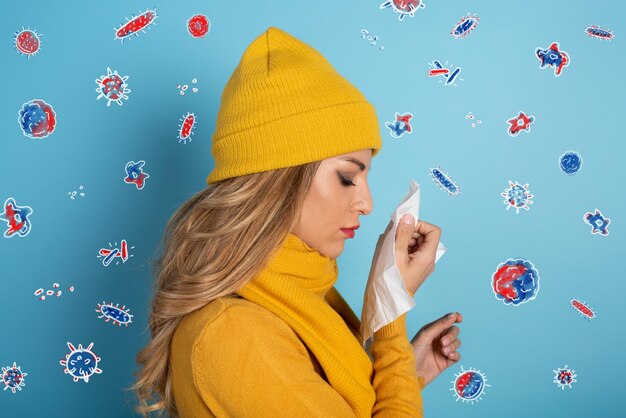 Photo portrait d'une femme sur un fond bleu